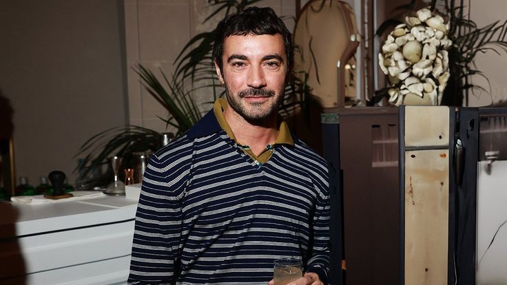 A Versace está sem direção