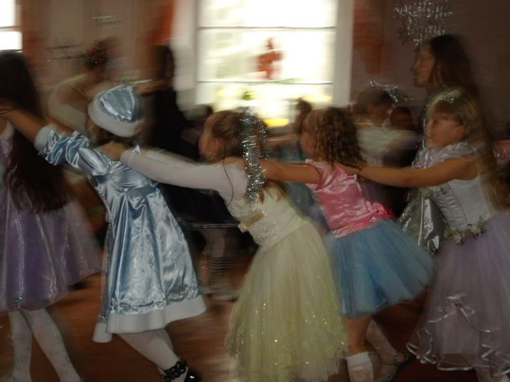 Adultização Infantil e Moda: Como a Indústria e as Redes Sociais Antecipam a Infância